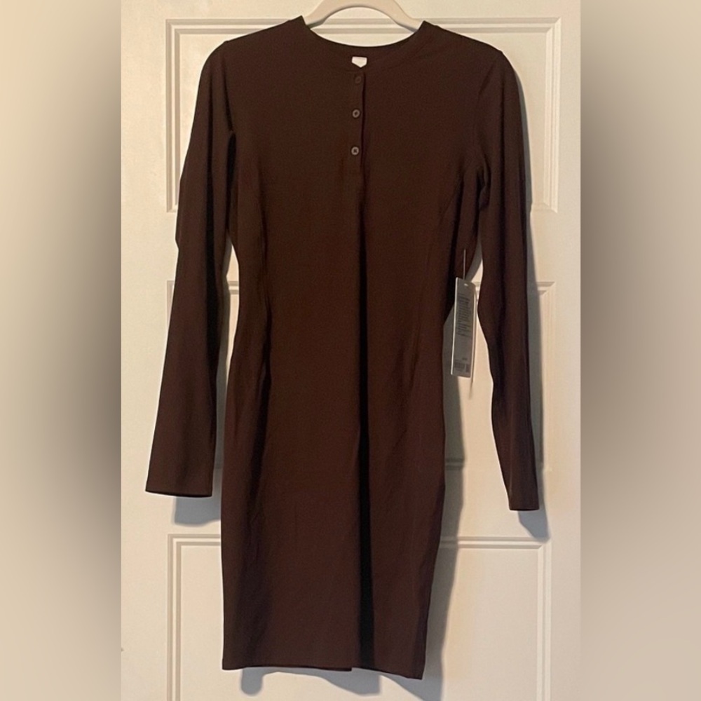 LULULEMON ALL ALIGNED
RIBBED LONG SLEEVE
HENLEY DRESS 
BROWN SZ 8 NWT